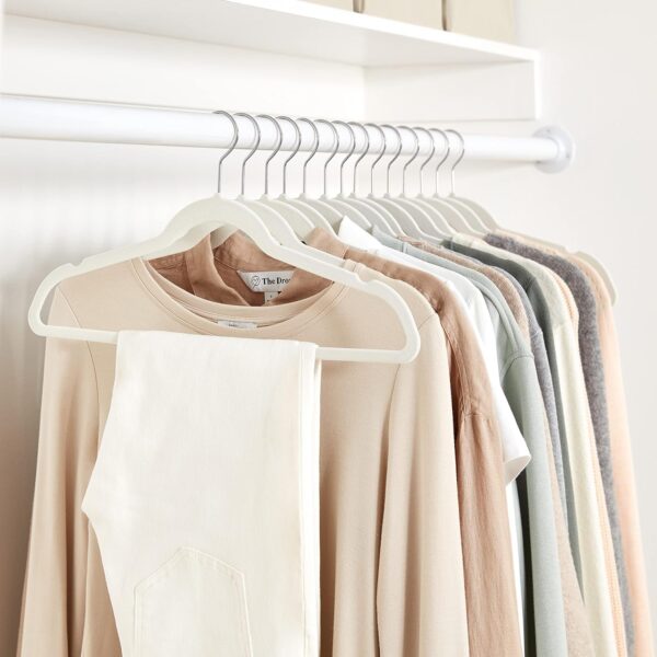 Amazon Basics Slim, Velvet, Non-Slip Suit Clothes Hangers, Ivory/Beige- Pack of 30 - Image 4